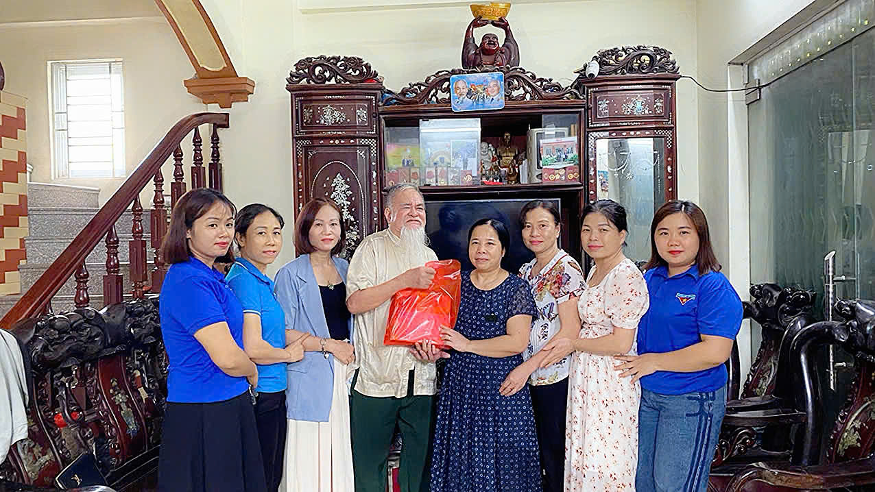 TRƯỜNG TIỂU HỌC BÍCH HÒA TRI ÂN CÁC GIA ĐÌNH THƯƠNG BINH, LIỆT SĨ NHÂN DỊP 27/7