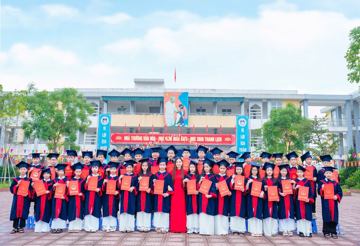 LỄ TRƯỞNG THÀNH VÀ RA TRƯỜNG CHO HỌC SINH LỚP 5 NIÊN KHÓA 2020-2025